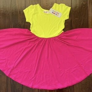 *NWT* DotDotSmile Size 7 Beautiful (2) Tone Neon Cap Sleeve Dress